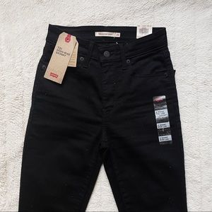 Levi’s 721 High Rise Skinny Jeans in Black
